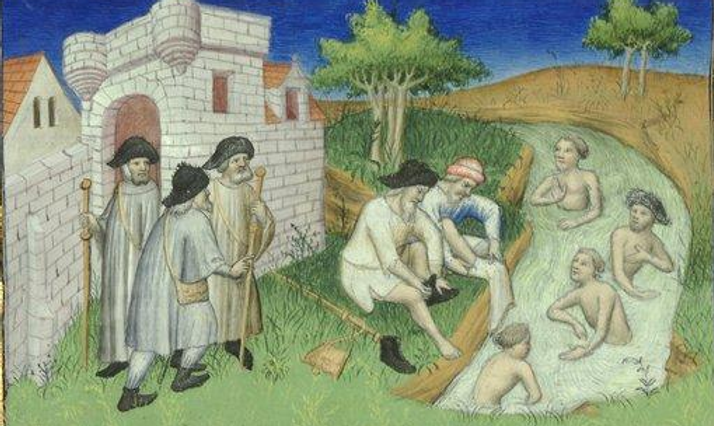 Almenningur baðar sig út í á